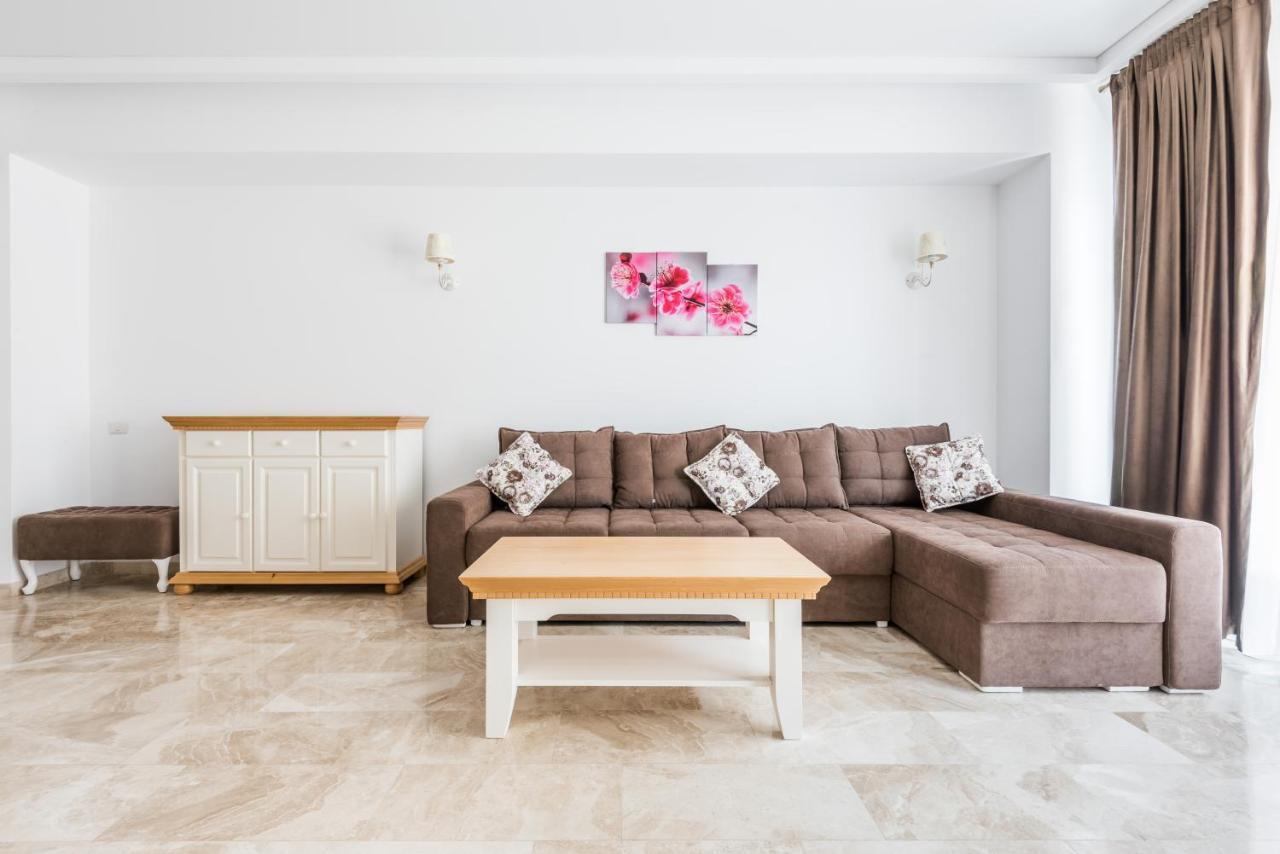Sns Apartament In Vila Sophia Mamaia Exterior photo